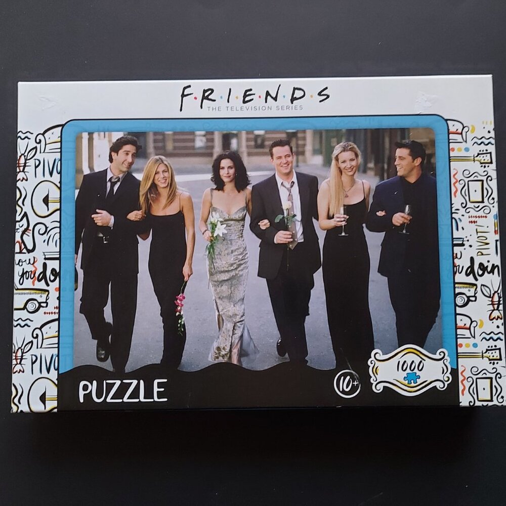 🍁 4/$28 - 1000 Piece Friends Jigsaw Puzzle